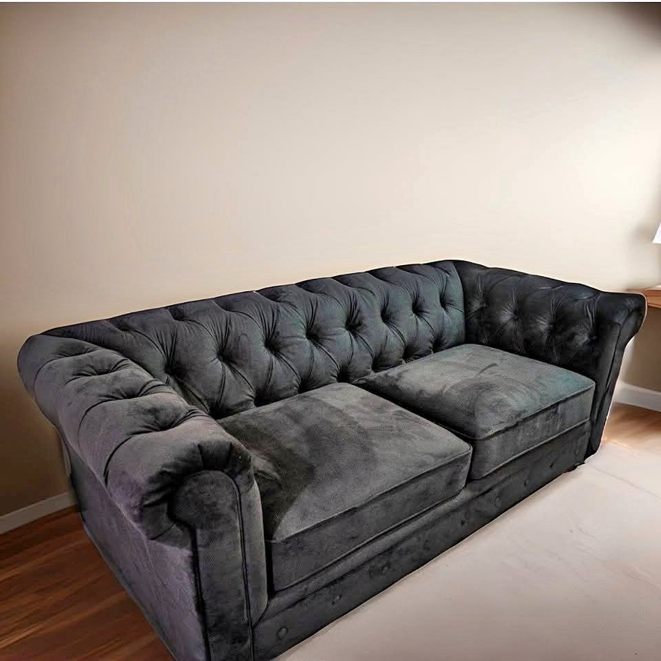 London Sofa Chesterfield Loveseat – Compact & Classic