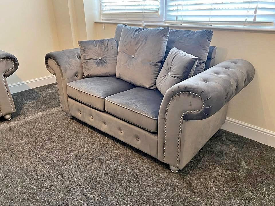 The Chesterfield Duo – 2-Seater Sofa by London Sofa