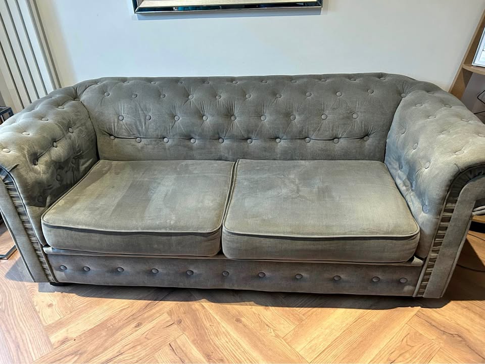 The Chesterfield Duo – 2-Seater Sofa by London Sofa