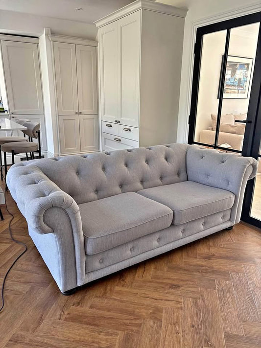 London Sofa 2-Seater Chesterfield – Classic Style & Comfort
