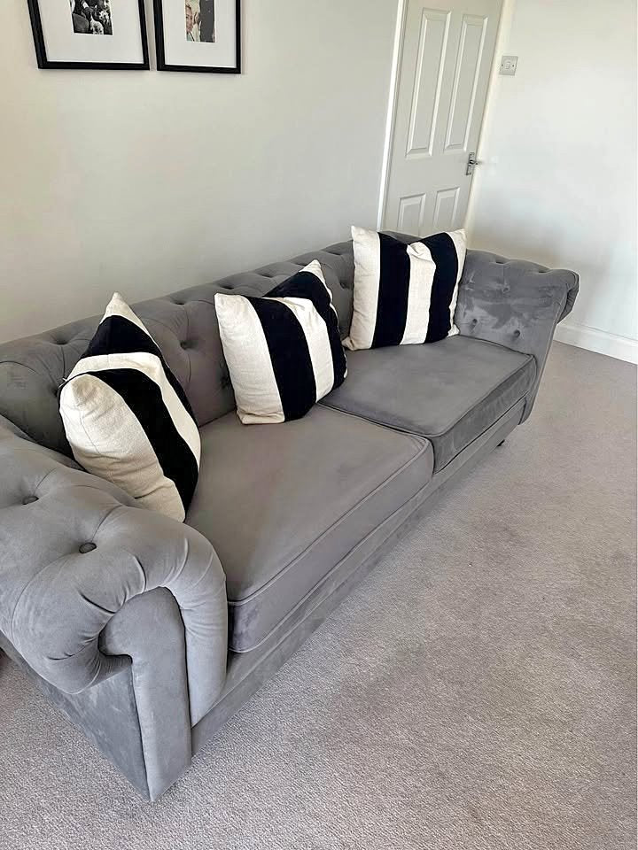 London Sofa Signature Chesterfield – 2-Seater Edition
