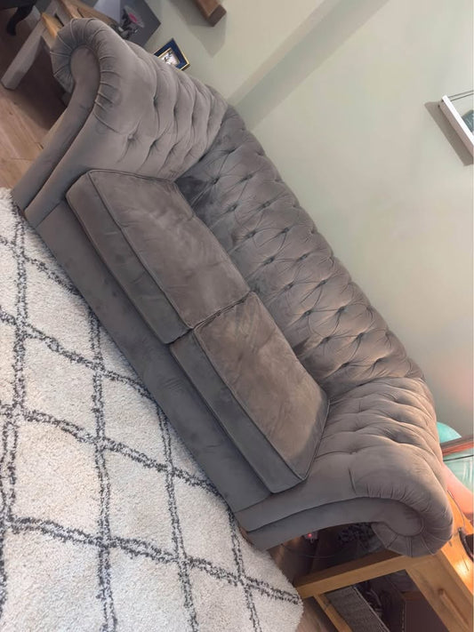 Compact Chesterfield Sofa – 2-Seater by London Sofa