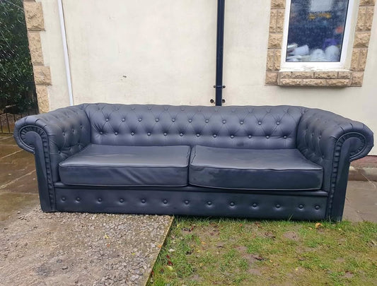 London Sofa Chesterfield Love Seat – Stylish & Space-Saving